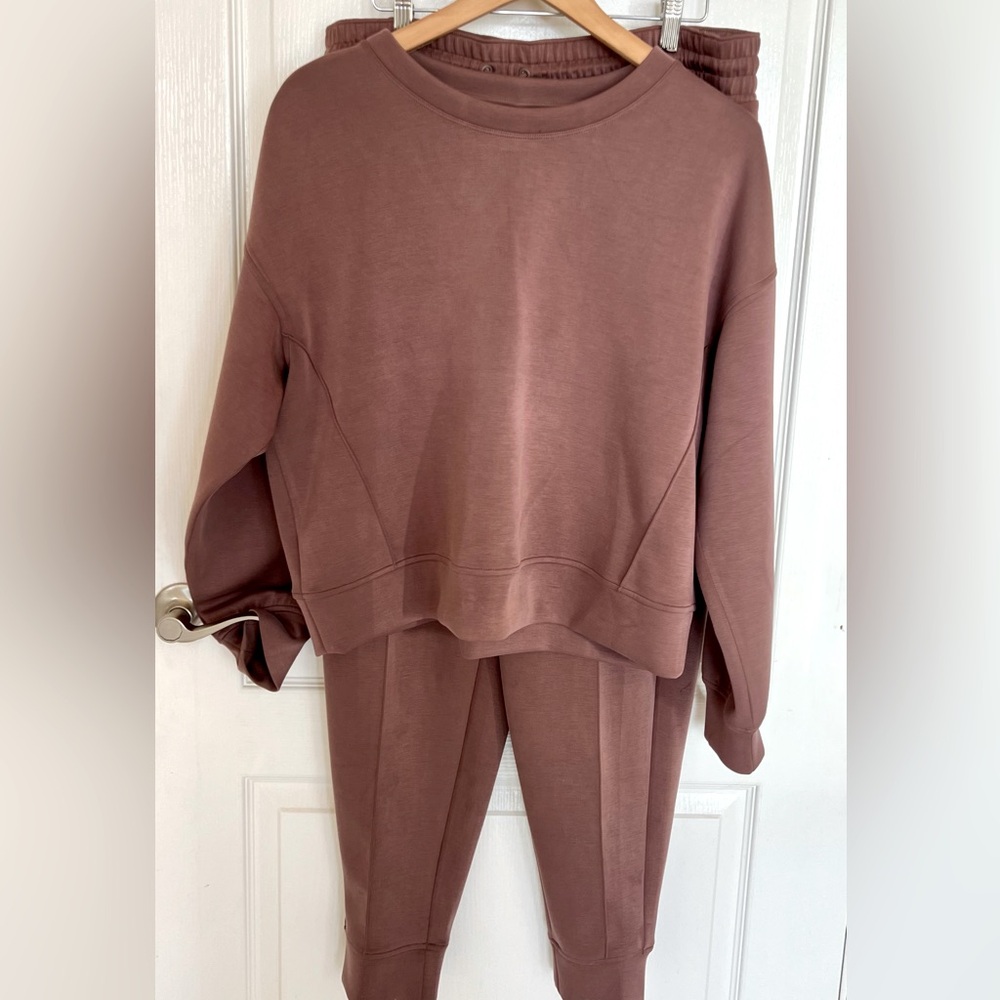 2 piece women’s jogging set Large All in Motion